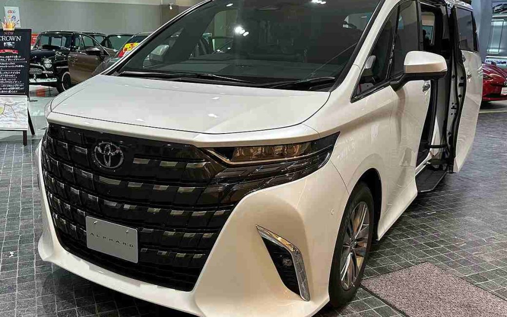 Rekomendasi Gadai Mobil Alphard Terbaik & Premium