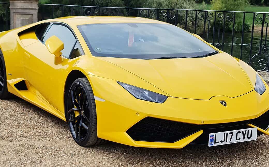 Gadai Mobil Lamborghini Huracan