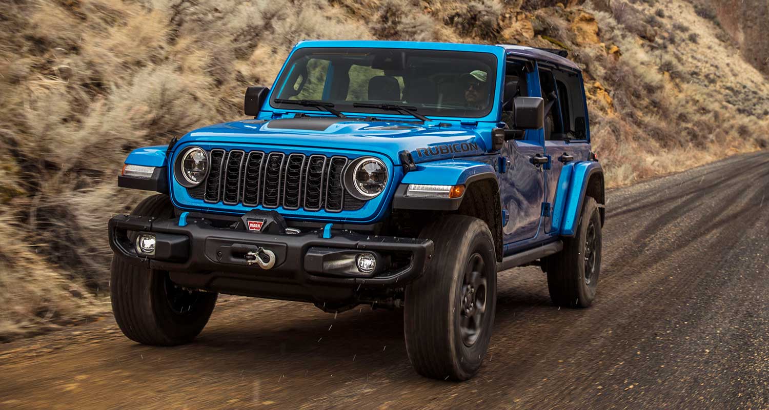 Jeep Wrangler, kendaraan ikonik yang siap menghadapi tantangan medan berat dengan desain tangguh dan kemampuan off-road terbaik.